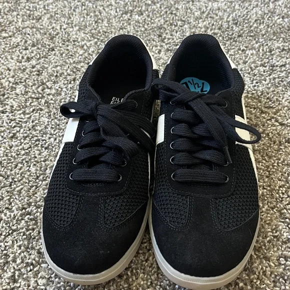 NWOT Eileen Fisher Black and Cream Sneakers, super light and comfortable, sz 7.5 - Picture 2 of 8